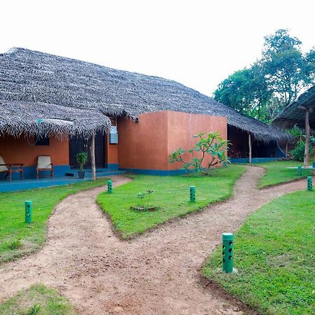 Cloudz Sigiriya Hotel Buitenkant foto