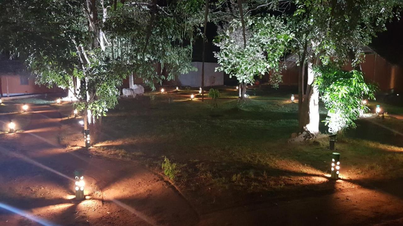 Cloudz Sigiriya Hotel Buitenkant foto