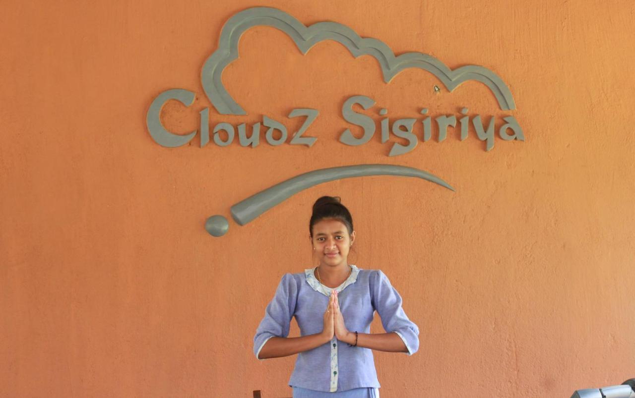 Cloudz Sigiriya Hotel Buitenkant foto
