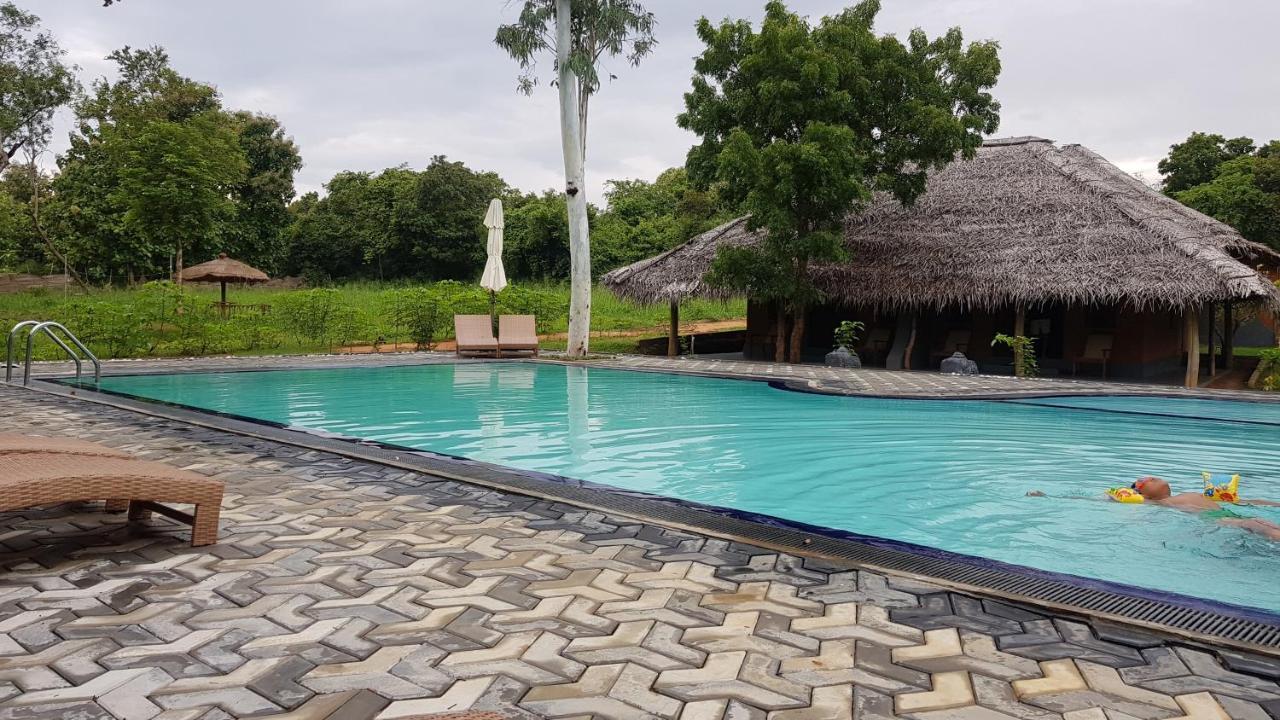 Cloudz Sigiriya Hotel Buitenkant foto